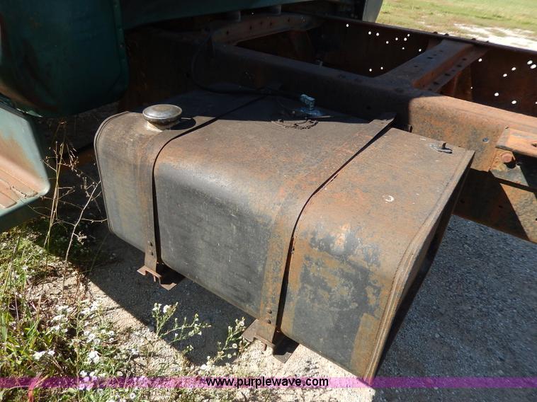 image for item I4315 1978 Ford F600 truck cab and chassis