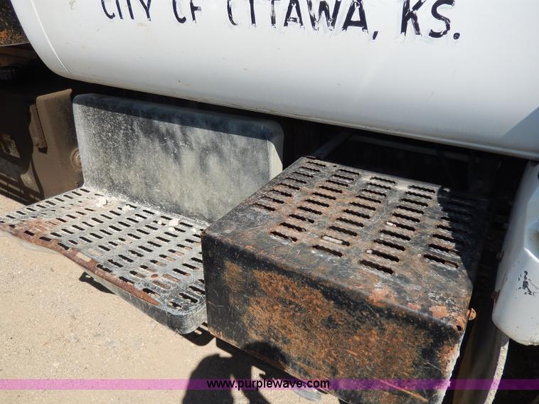 image for item I4365 1995 GMC TopKick dump truck