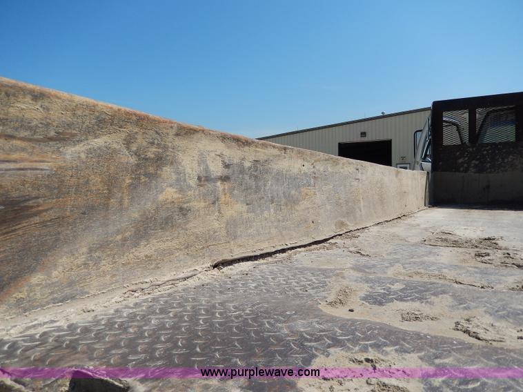 image for item I4365 1995 GMC TopKick dump truck