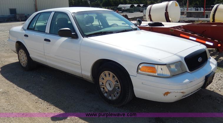 image for item I4366 2003 Ford Crown Victoria Police Interceptor