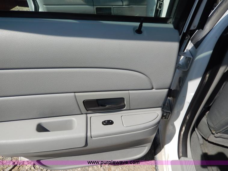 image for item I4366 2003 Ford Crown Victoria Police Interceptor