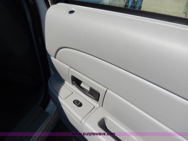 image for item I4366 2003 Ford Crown Victoria Police Interceptor