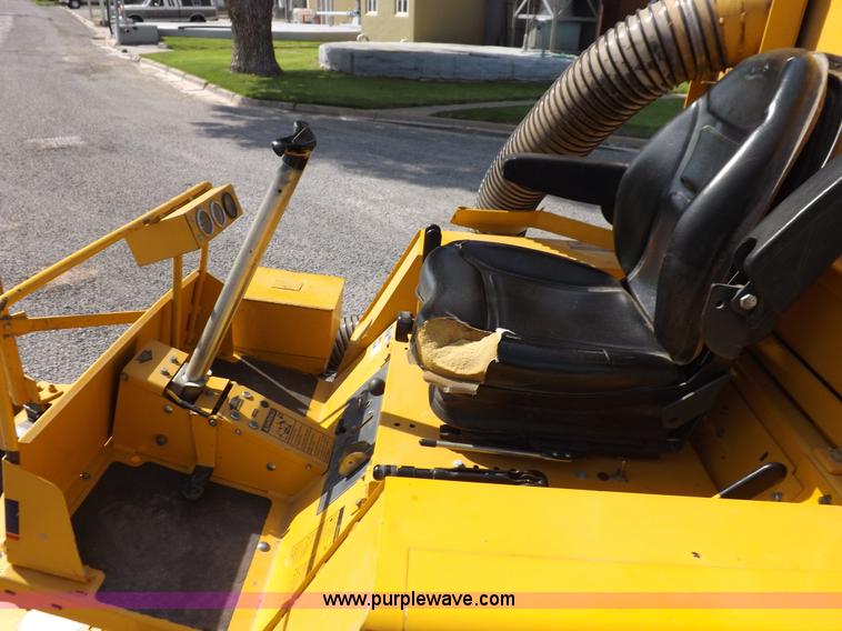 image for item I7621 2003 Hustler 4500 lawn mower