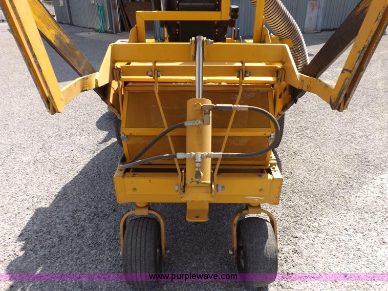 image for item I7621 2003 Hustler 4500 lawn mower