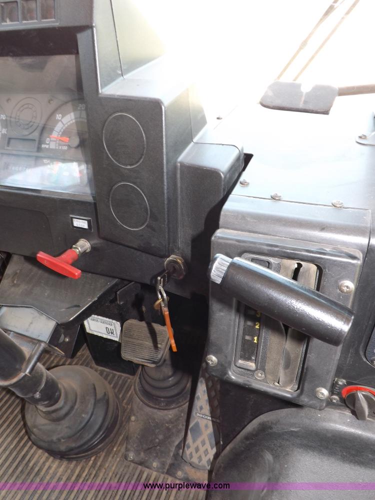 image for item I7622 1997 Blue Bird TC2000 bus