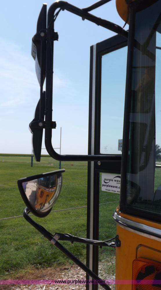 image for item I7622 1997 Blue Bird TC2000 bus