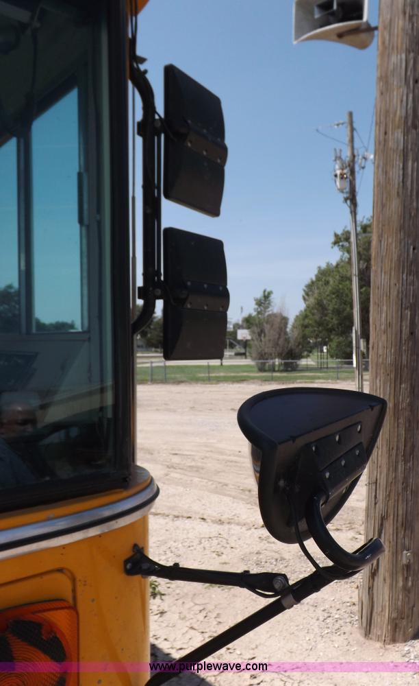 image for item I7622 1997 Blue Bird TC2000 bus