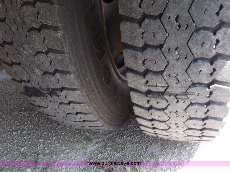 image for item I7622 1997 Blue Bird TC2000 bus