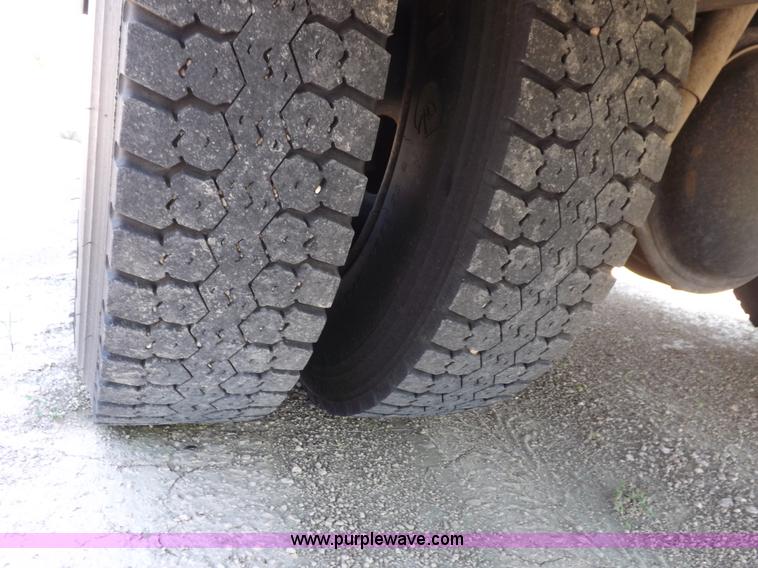 image for item I7622 1997 Blue Bird TC2000 bus