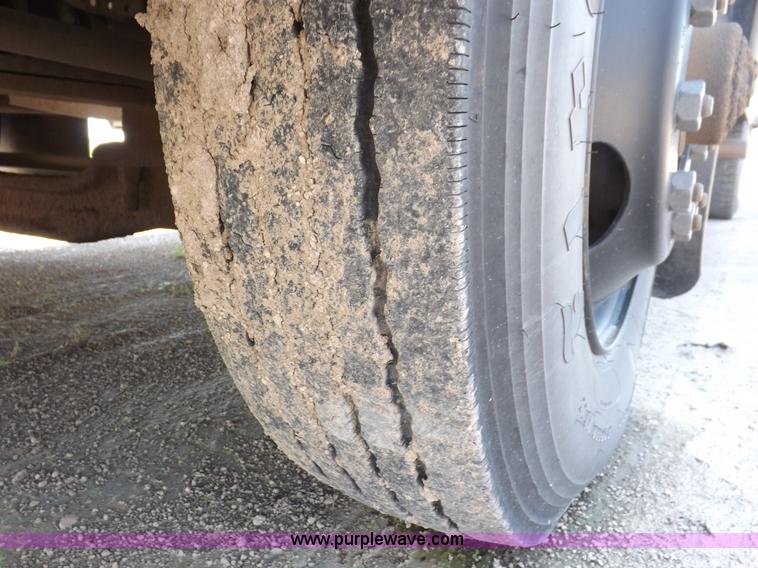 image for item I7622 1997 Blue Bird TC2000 bus