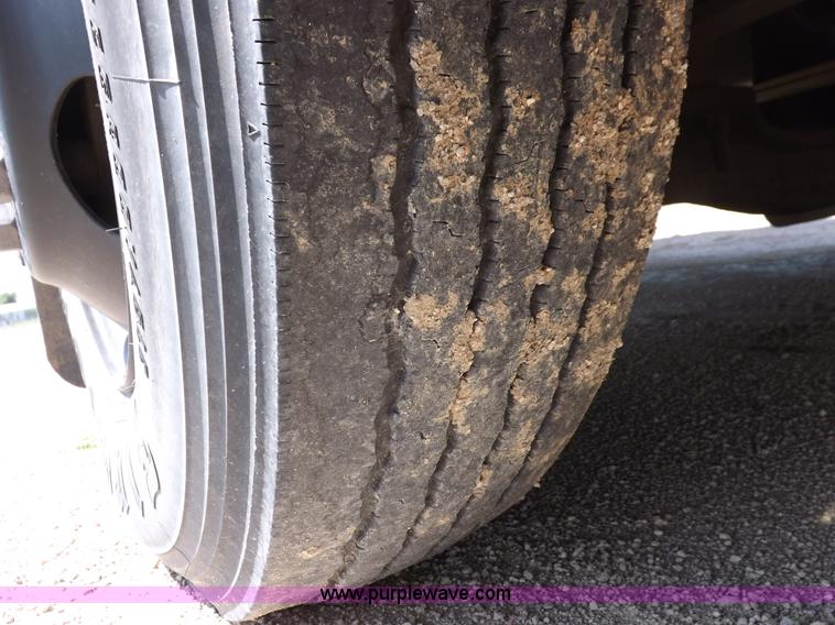 image for item I7622 1997 Blue Bird TC2000 bus