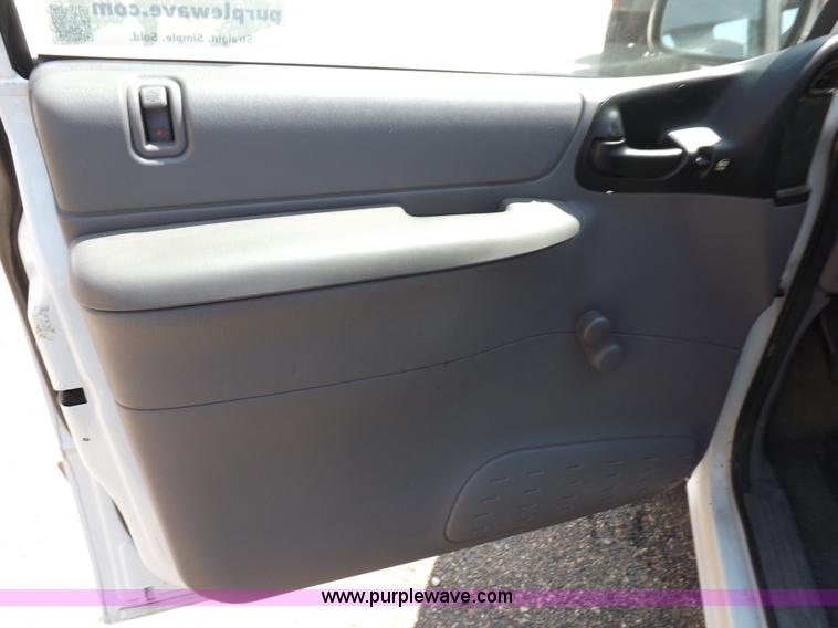 image for item I7623 1998 Dodge Caravan van