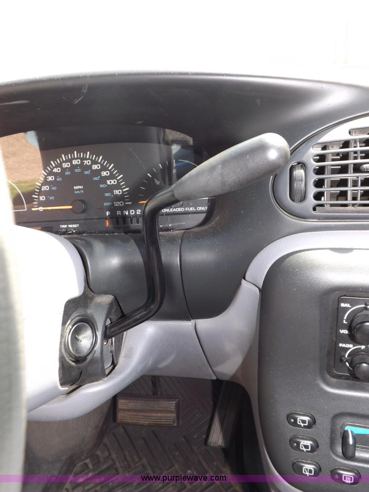 image for item I7623 1998 Dodge Caravan van