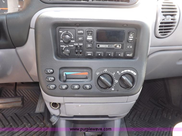 image for item I7623 1998 Dodge Caravan van