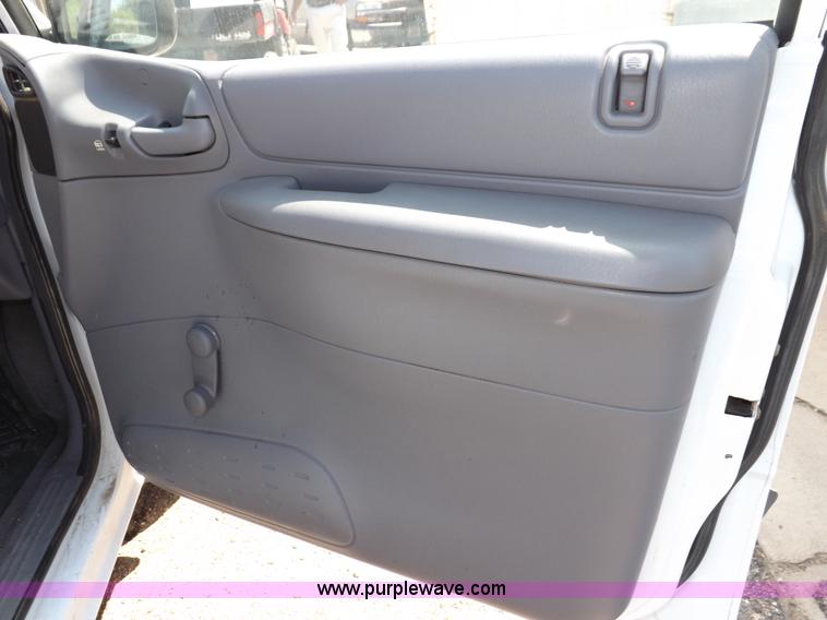 image for item I7623 1998 Dodge Caravan van