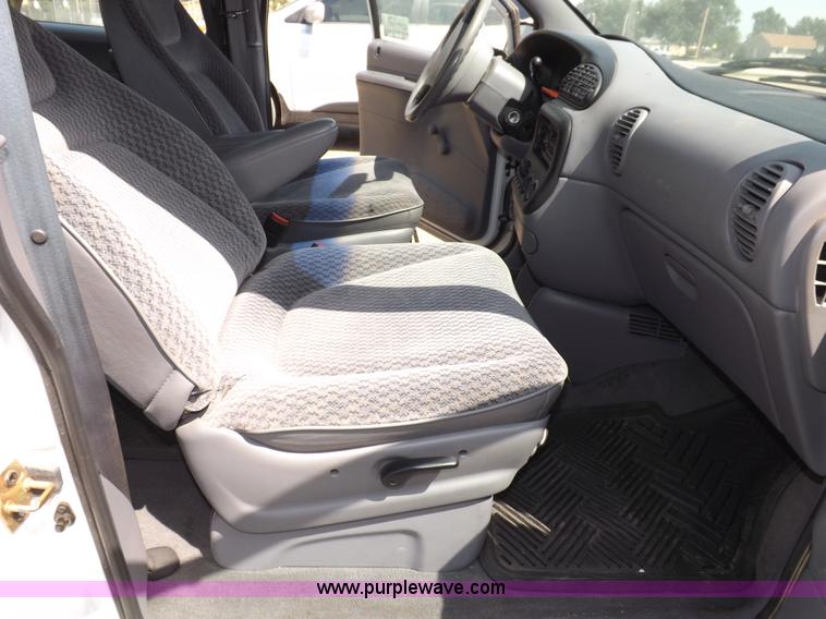 image for item I7623 1998 Dodge Caravan van