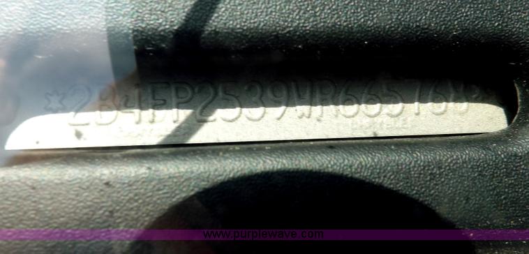 image for item I7623 1998 Dodge Caravan van