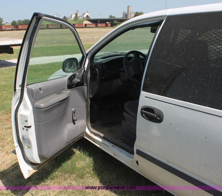 image for item I8081 1998 Dodge Caravan minivan