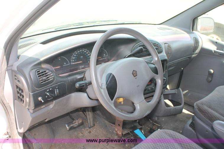 image for item I8081 1998 Dodge Caravan minivan