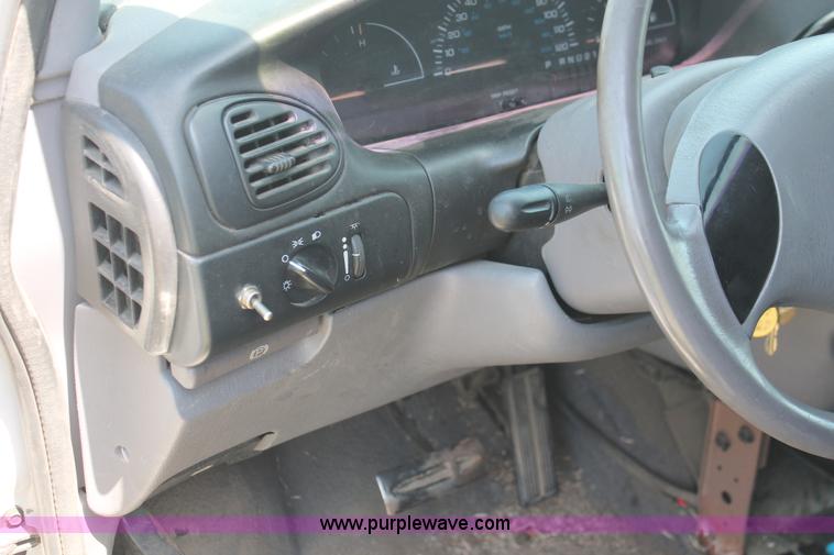 image for item I8081 1998 Dodge Caravan minivan