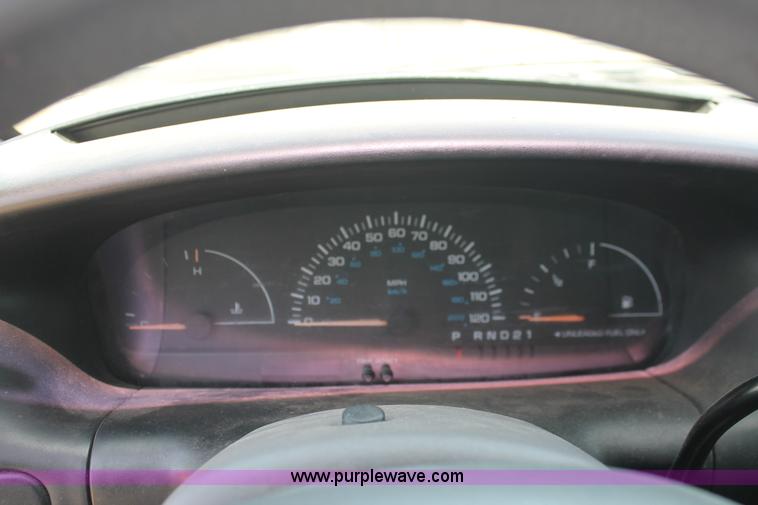 image for item I8081 1998 Dodge Caravan minivan