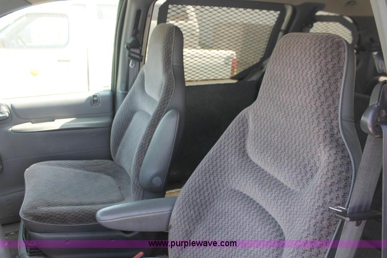 image for item I8081 1998 Dodge Caravan minivan