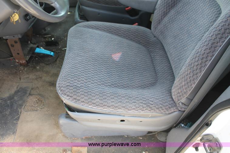 image for item I8081 1998 Dodge Caravan minivan