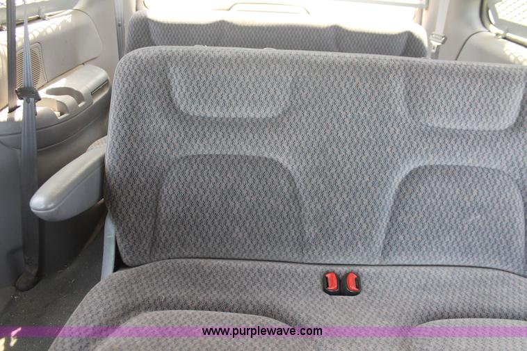 image for item I8081 1998 Dodge Caravan minivan