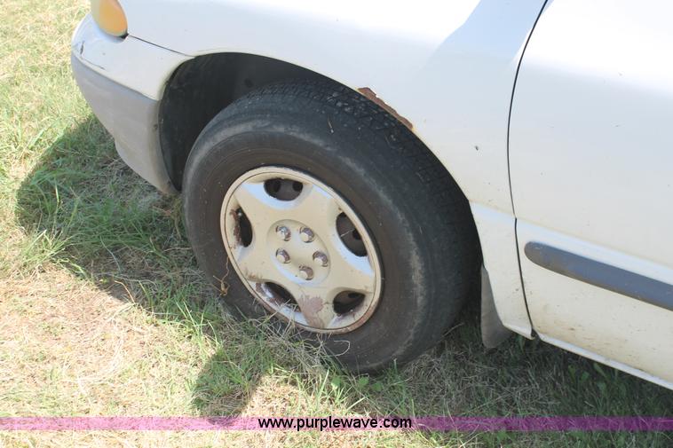 image for item I8081 1998 Dodge Caravan minivan