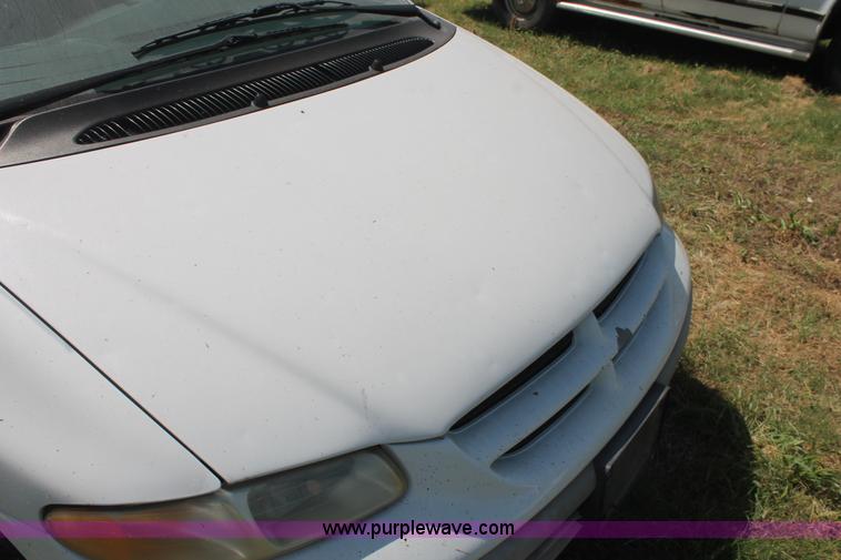 image for item I8081 1998 Dodge Caravan minivan