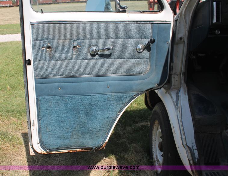 image for item I8084 1989 Chevrolet Sport Van