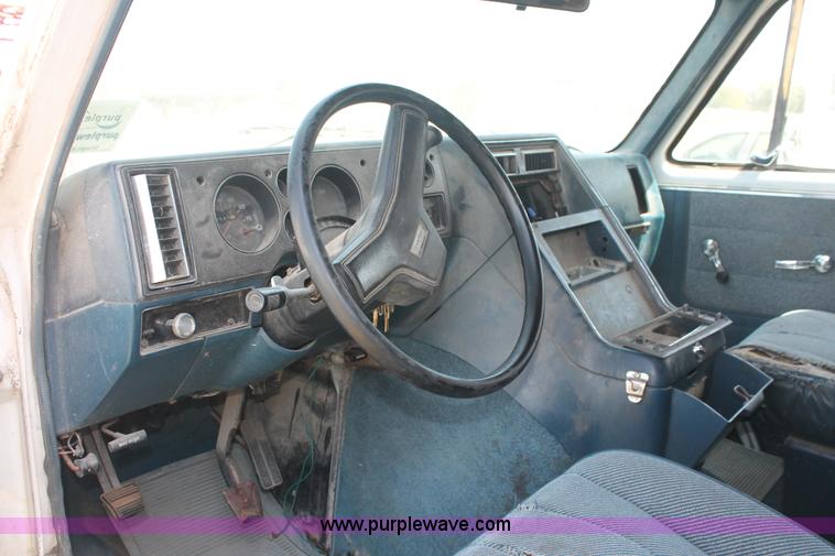 image for item I8084 1989 Chevrolet Sport Van