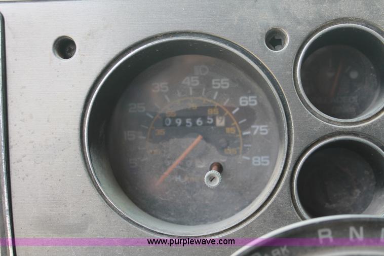 image for item I8084 1989 Chevrolet Sport Van