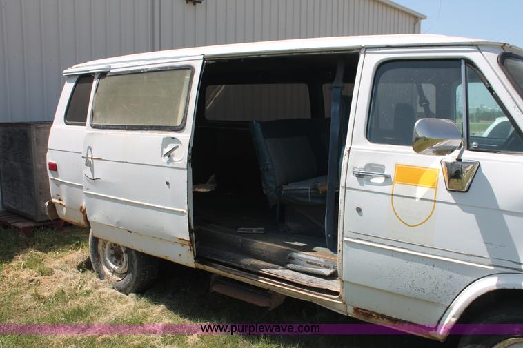 image for item I8084 1989 Chevrolet Sport Van