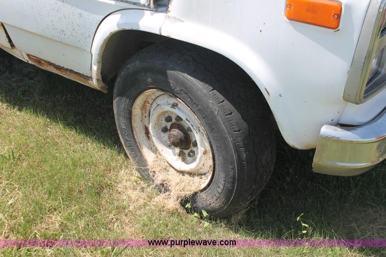 image for item I8084 1989 Chevrolet Sport Van