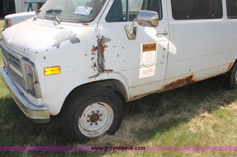 image for item I8084 1989 Chevrolet Sport Van