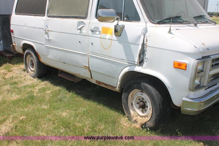 image for item I8084 1989 Chevrolet Sport Van