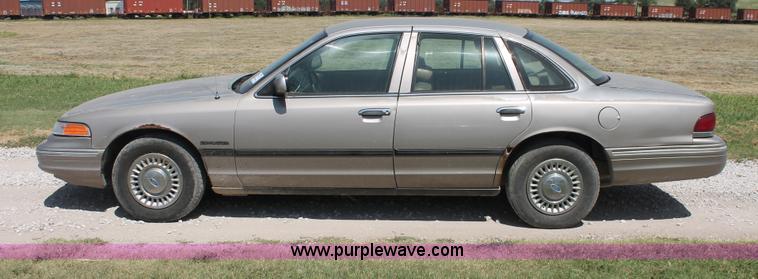 image for item I8086 1995 Ford Crown Victoria Police Interceptor