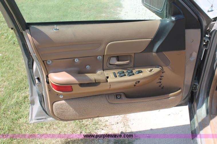 image for item I8086 1995 Ford Crown Victoria Police Interceptor