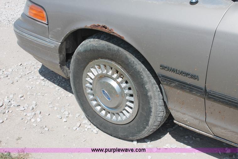 image for item I8086 1995 Ford Crown Victoria Police Interceptor