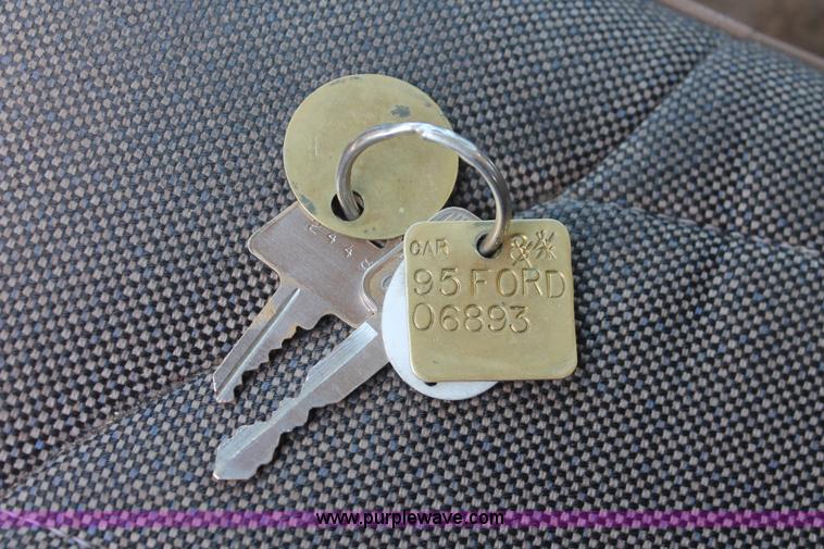 image for item I8086 1995 Ford Crown Victoria Police Interceptor