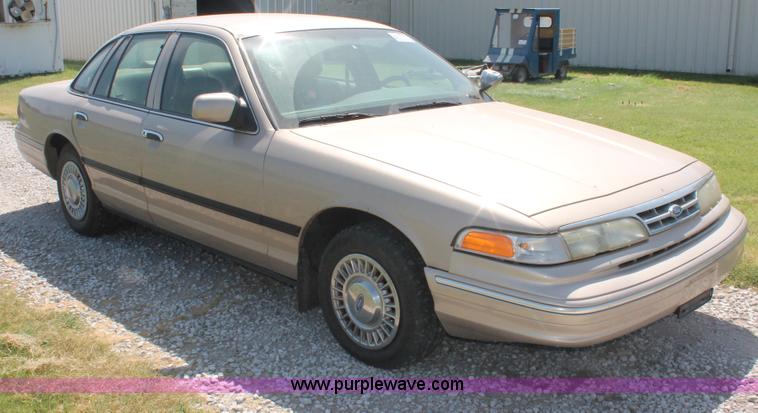 image for item I8088 1997 Ford Crown Victoria Police Interceptor