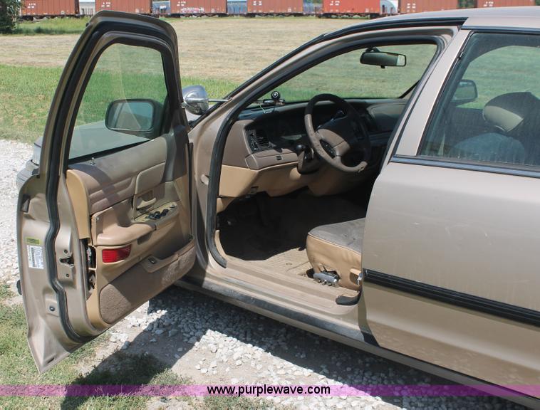 image for item I8088 1997 Ford Crown Victoria Police Interceptor