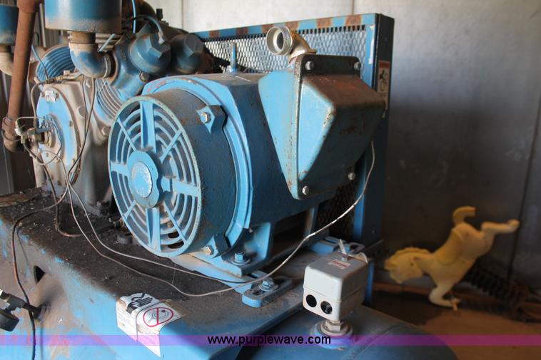 image for item I8091 Leroi 880A air compressor