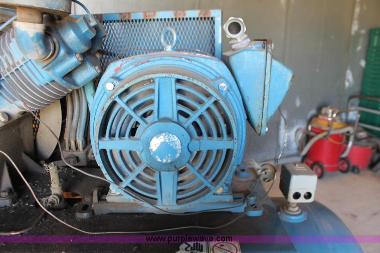 image for item I8091 Leroi 880A air compressor