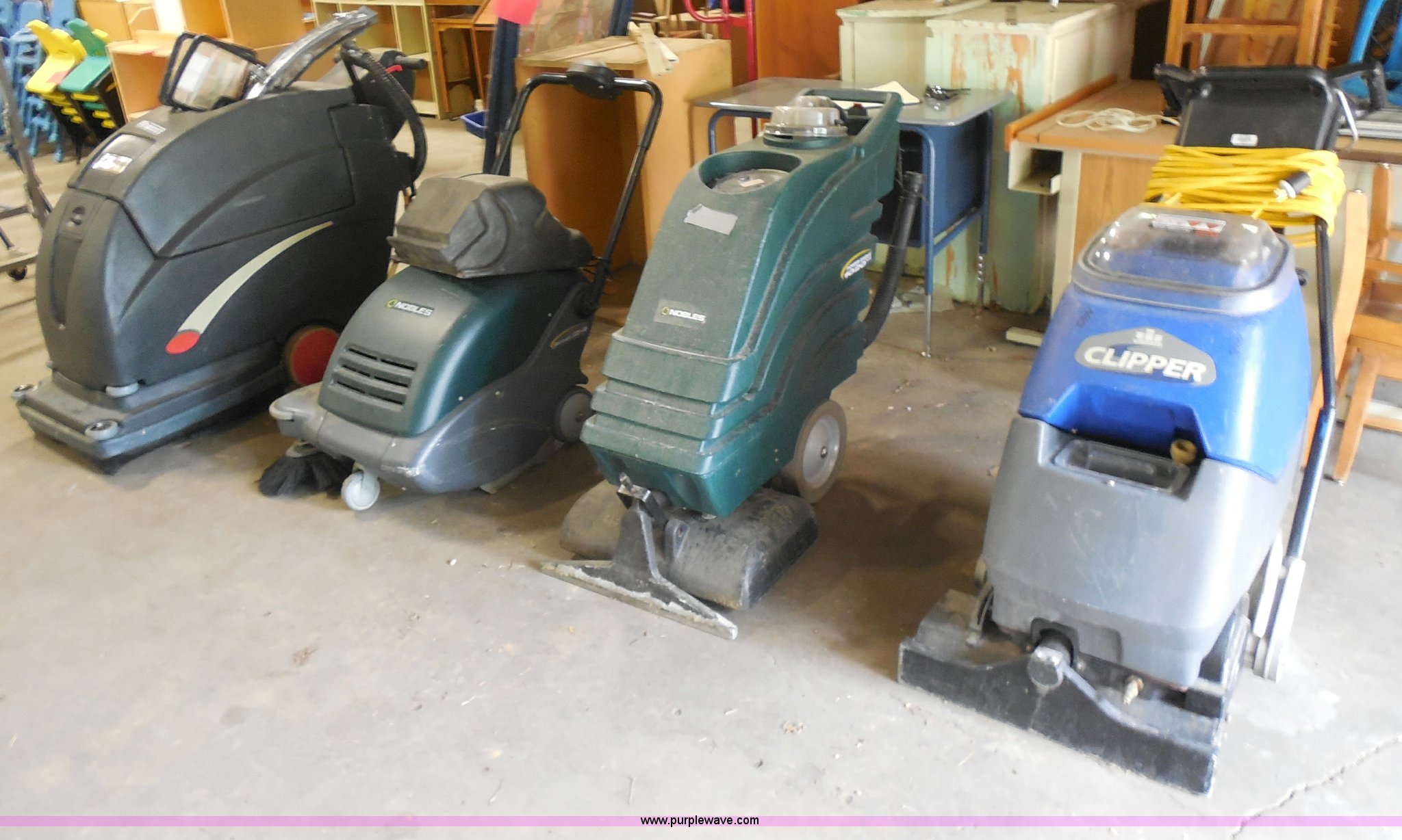 (4) assorted carpet cleaners in Hutchinson, KS Item AL9706 sold