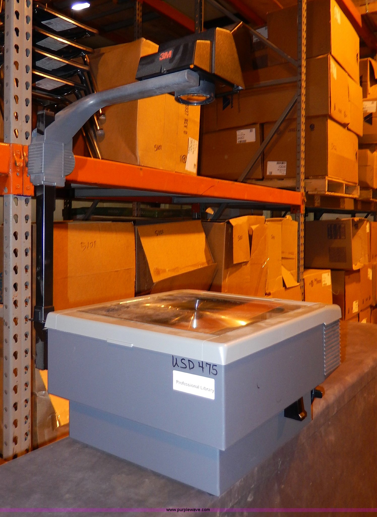 3M overhead projector in Junction City, KS Item AW9574 sold Purple Wave