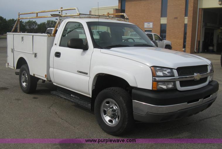 image for item H6347 2003 Chevrolet Silverado 2500HD utility truck
