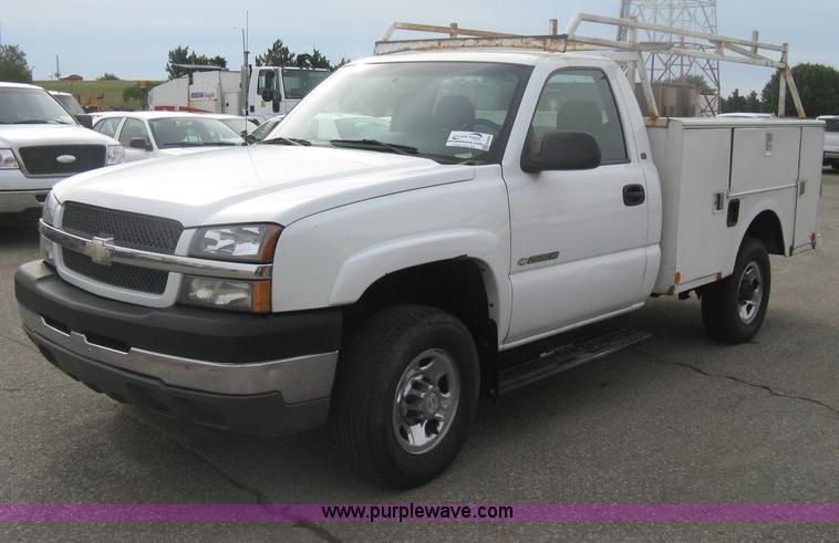 image for item H6347 2003 Chevrolet Silverado 2500HD utility truck