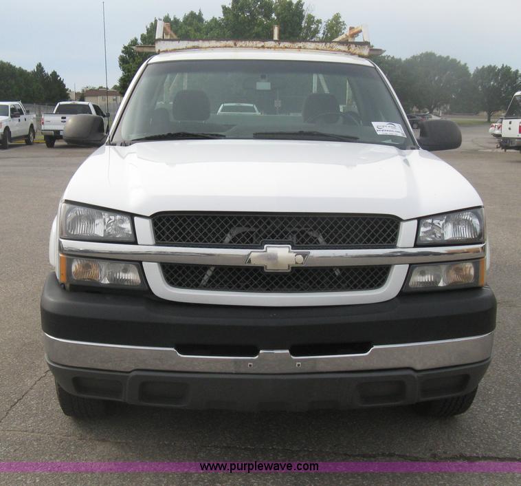 image for item H6347 2003 Chevrolet Silverado 2500HD utility truck